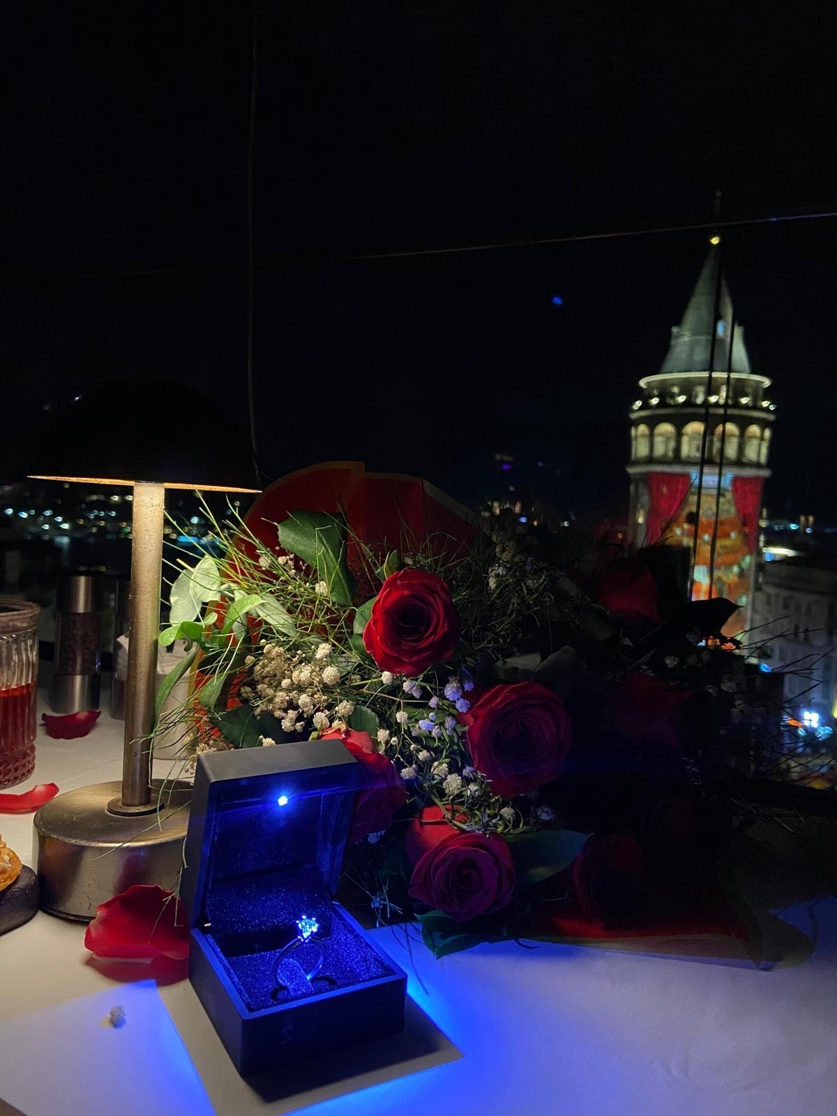 Galata Manzarası Eşliğinde Unutulmaz Bir Evlilik Teklifi